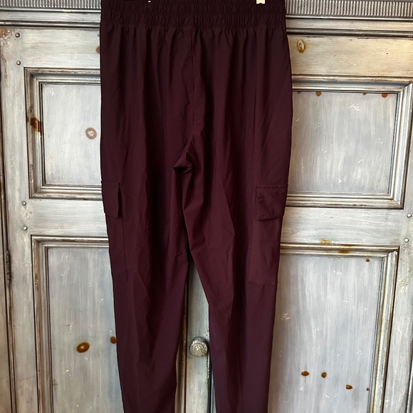 Old Navy High Waisted Sleek Tech Cargo Jogger in Plum Size M - Picture 6 of 7